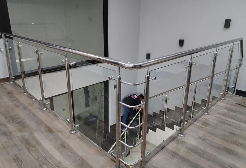 Baranda con vidrio templado en acero inoxidable, Chimbote