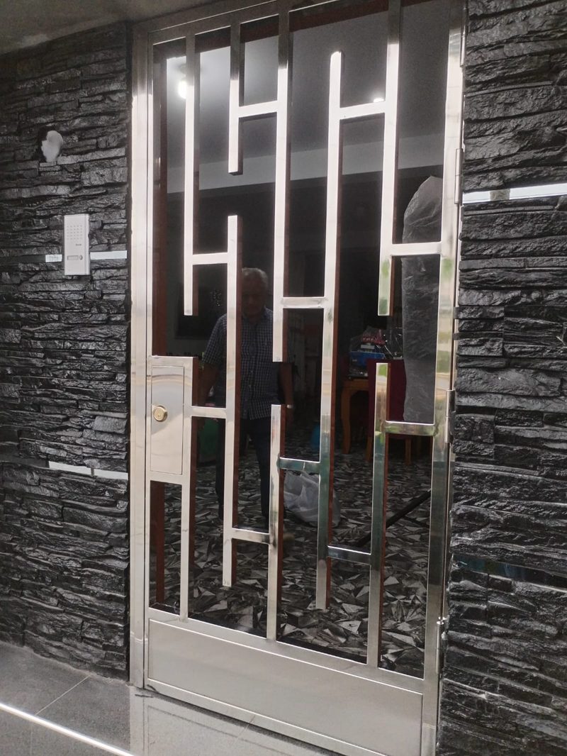 Puerta de reja decorativa en acero inoxidable, Chimbote